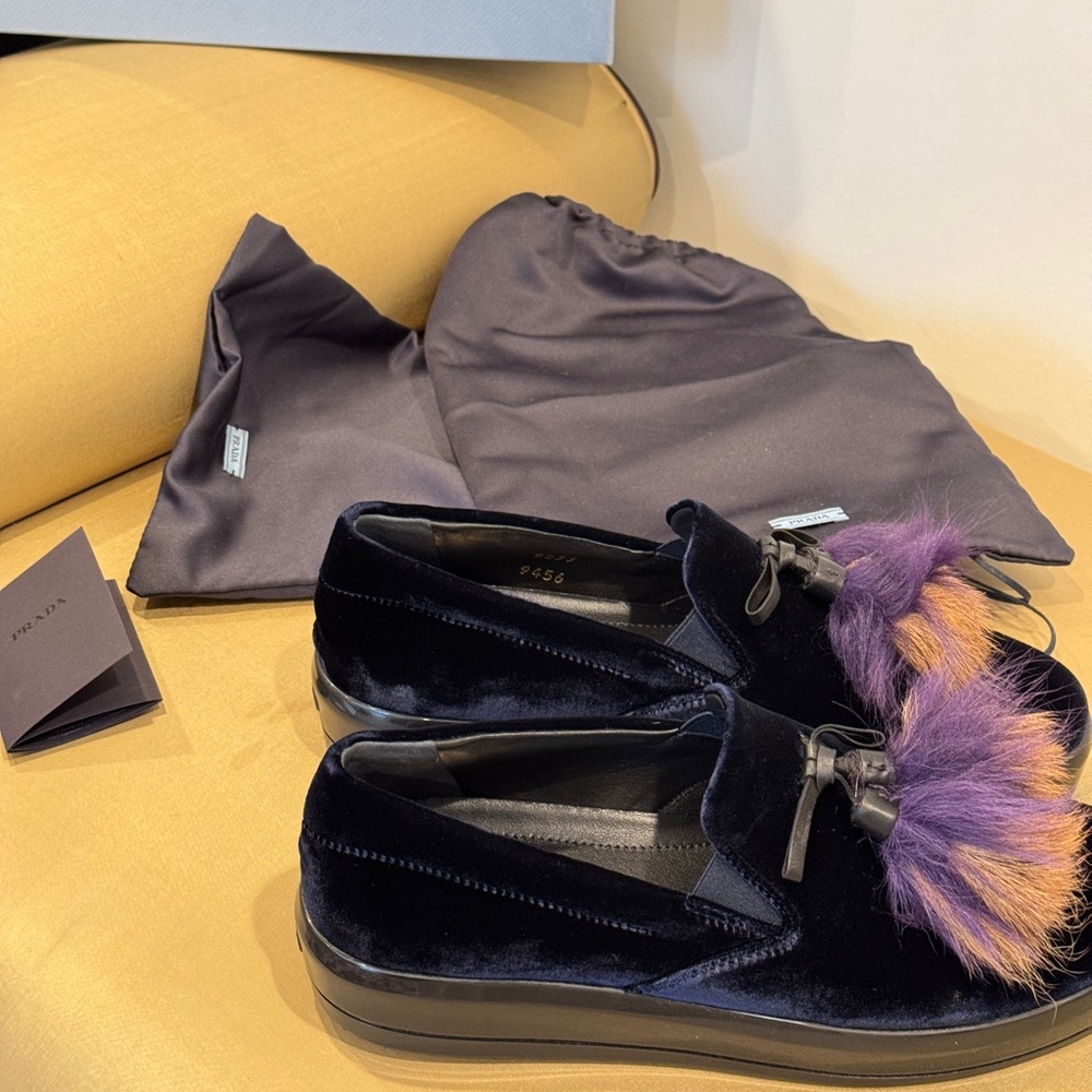 Prada 35MM Women's Velvet
Loafers size 38 1/2 - Picture 7 of 8
